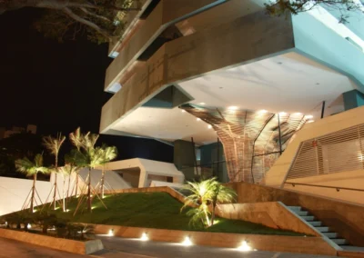 Fachada icónica de la Torre Domani en la Avenida Las Américas - Primer lugar en Interiorismo Bienal de Arquitectura SCZ.